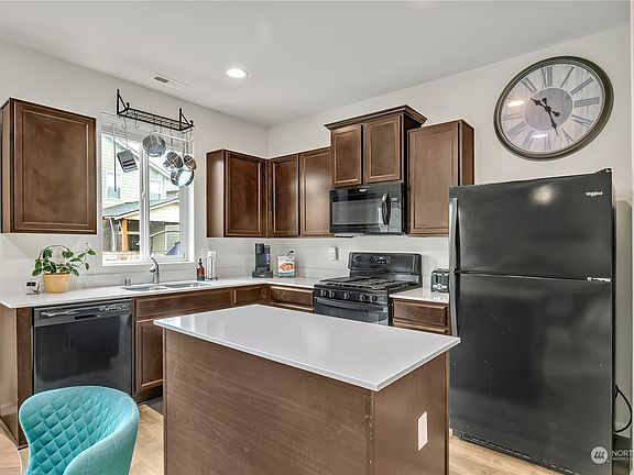 3rd image of 18942 Lipoma Avenue E