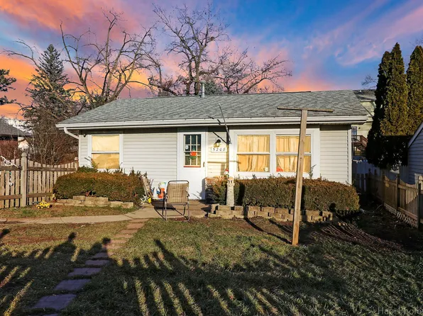5208 E Wonder Lake Rd, Wonder Lake, IL 60097