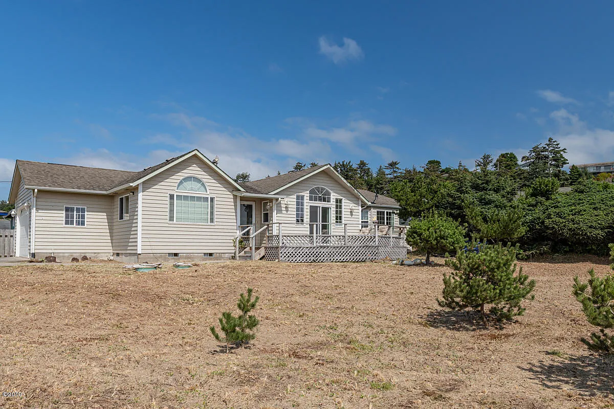 2405 NW Convoy Way photo 1
