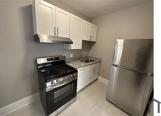 3rd image of 11025 S Vernon Ave
