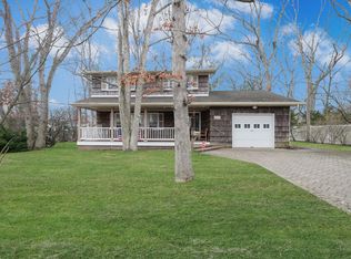 102 Hillside Rd, Deer Park, NY 11729