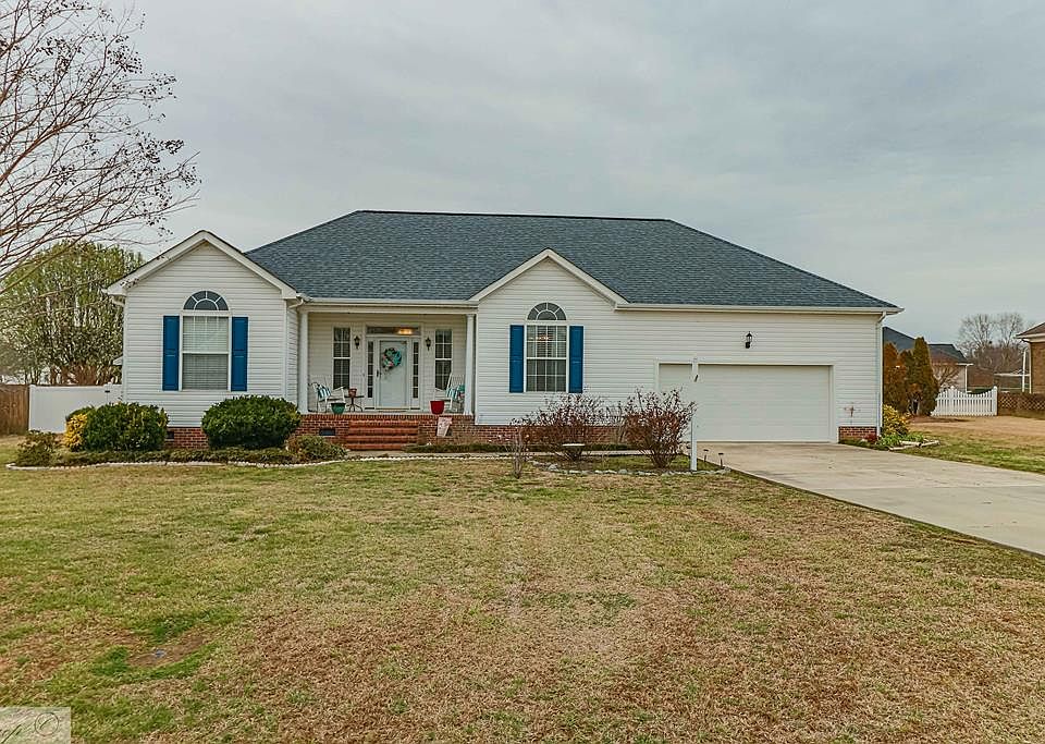 1st image of 407 Woodcroft Dr