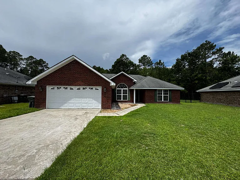 4 Idus Ln — Photo 1