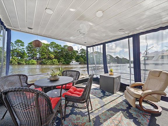 4th image of 290 Marine Harbor Dr