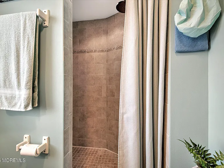 424 E Longport Ave — Photo 30