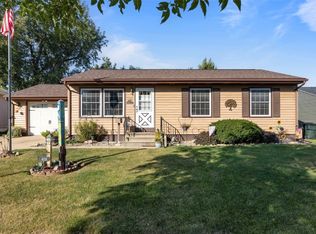 408 Carter St NW, Cedar Rapids, IA 52405