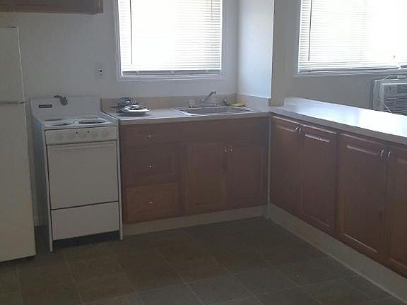 4th image of 13160 Puritas Ave