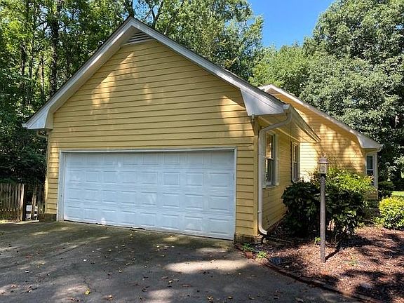 3rd image of 1750 Poplar St SE