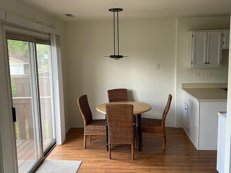 718 Crescent Ct #B2 — Photo 3
