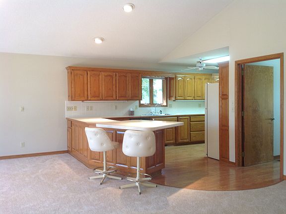 3rd image of 4 Kensington Dr