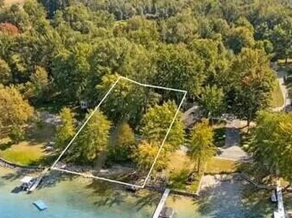 5964 122nd Ave, Fennville, MI 49408