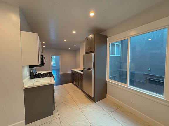 5th image of 1511 Golden Gate Ave APT 2