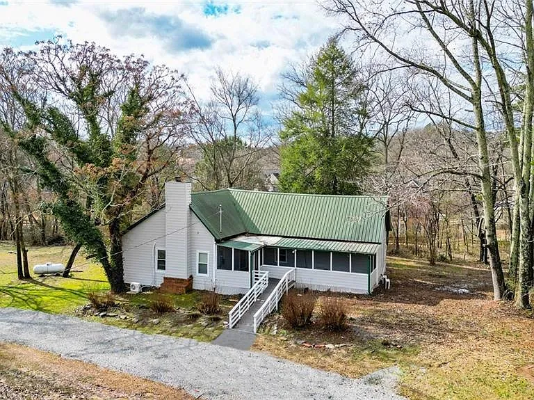 1515 Little Rd — Photo 1