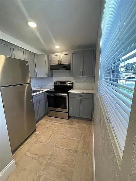 2 bed, 1.0 bath, 528 sqft, $1,550 — Photo 2