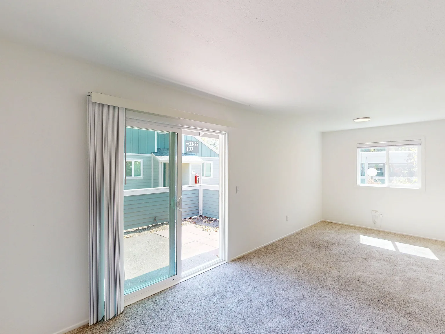 356 Robinson St — Photo 2