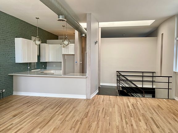 3rd image of 1734 W Cortland St #F