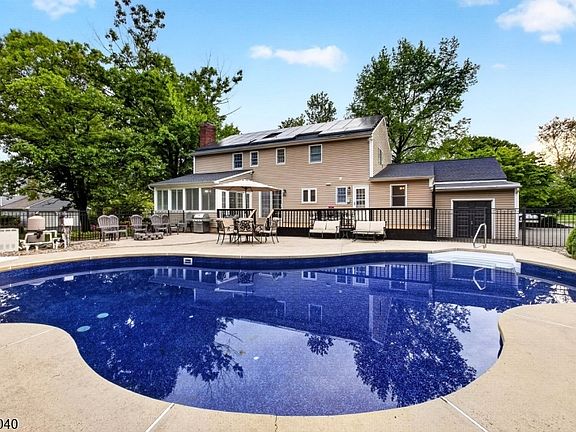 4th image of 100 Knickerbocker Dr