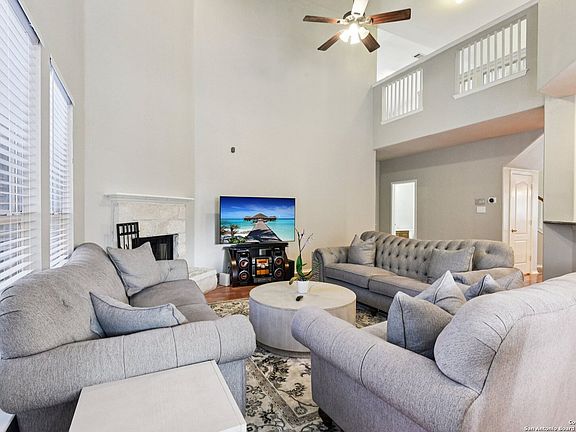 2nd image of 1039 Maltese Ln