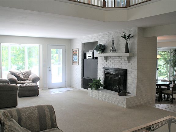 5th image of 1502 Aqua Vista Dr