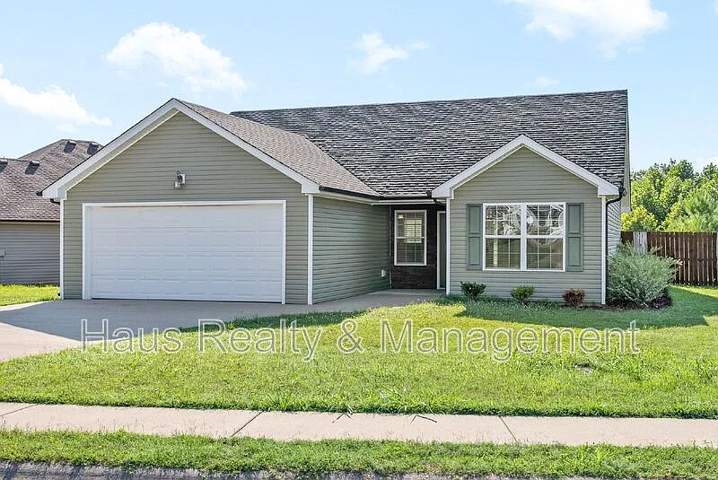 3 bed, 2.0 bath, 1200 sqft, $1,750 — Photo 2