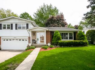 1831 E Cree Ln, Mount Prospect, IL