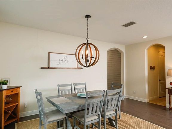 4th image of 930 Molly Cir