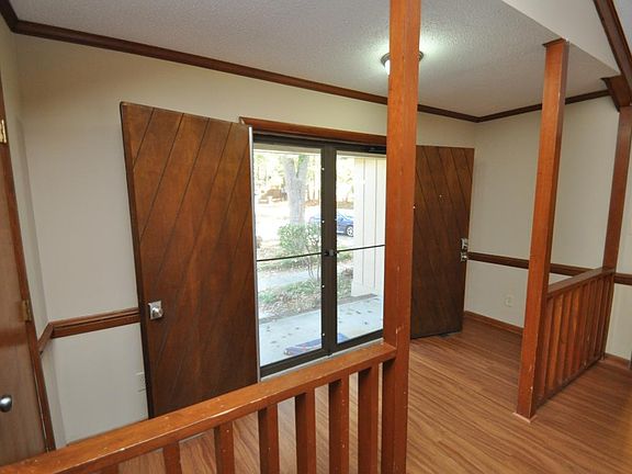 2nd image of 307 Melanie Ln