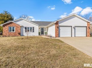 145 Parkway Dr, Chatham, IL 62629
