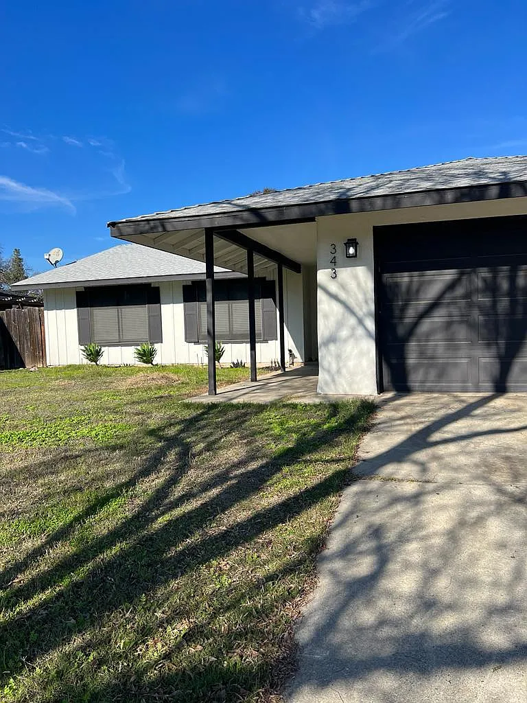 3 bed, 2.0 bath, 1425 sqft, $1,990 — Photo 2