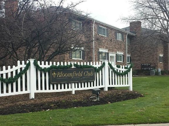 4th image of 780 E Fox Hills Dr
