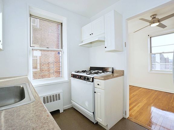 3rd image of 299 Saint Marks Pl APT 408