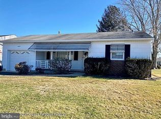 19 Bolingbroke Dr, Toms River, NJ 08757