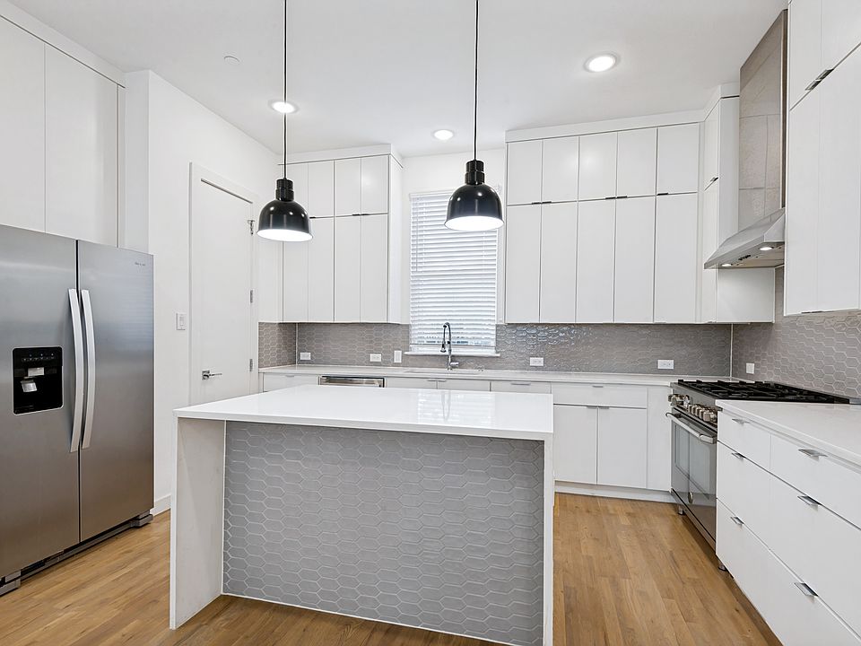 1st image of 1510 N Washington Ave #403