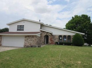 10401 Cricket Ct, Oklahoma City, OK 73162