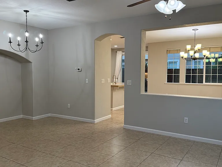 2090 Sierra View Cir #3 — Photo 2
