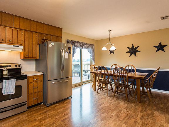 2nd image of 207 Edgewood Dr