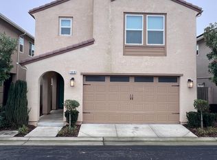 1918 Oak Ln, Clovis, CA 93611
