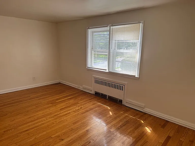 2228 W Allen St — Photo 15