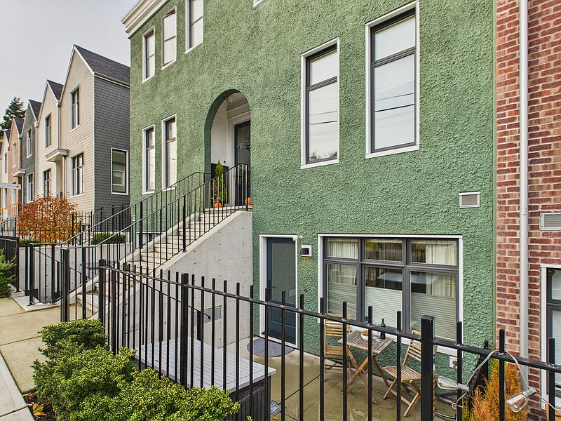 Victoria Townhouse for rent - 1 Bedroom — photo 18