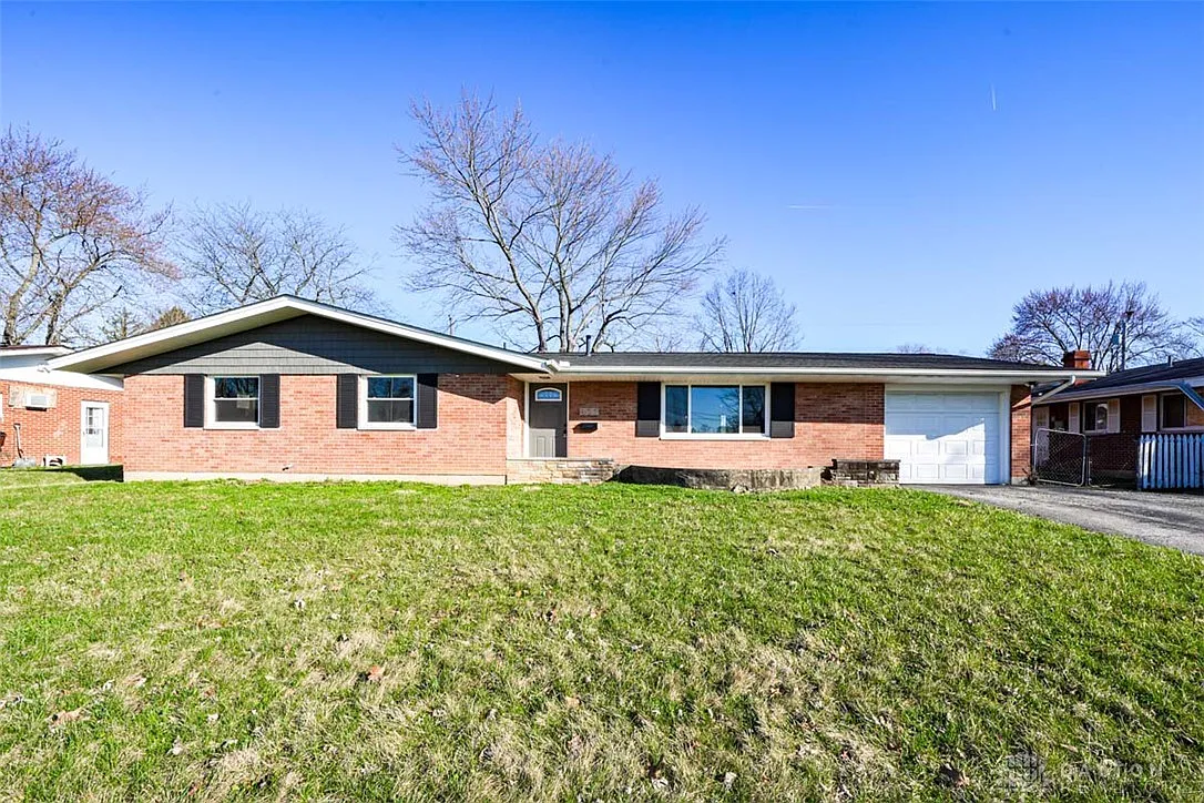 623 Macmillan Dr photo 1