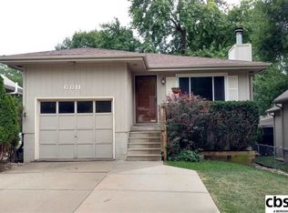 6811 Mayberry St, Omaha, NE 68106