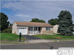 16 Norfolk Dr, Toms River, NJ 08757