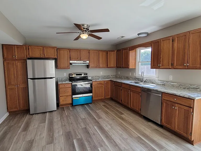 11607-11609 Kimberly Dr — Photo 3