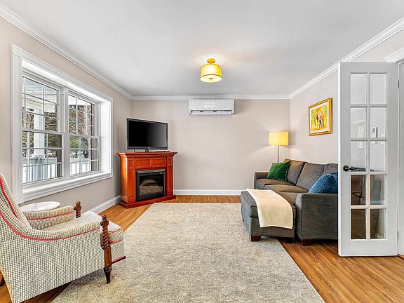 5th image of 663 Valleyfield Rd