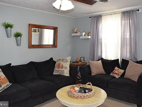4th image of 1703 Saunders Way
