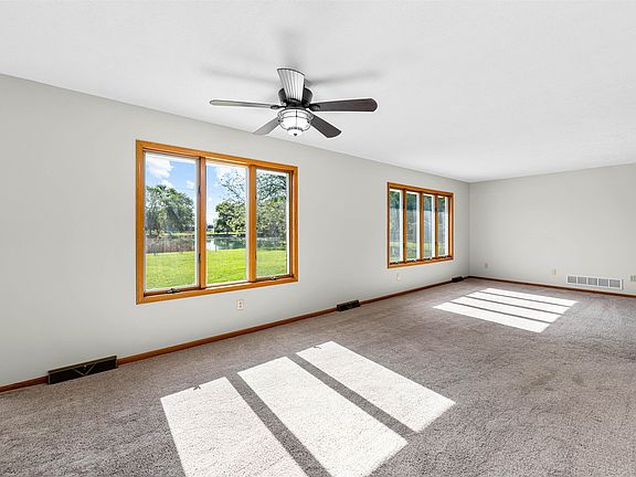 5th image of 2805 Linda Ln