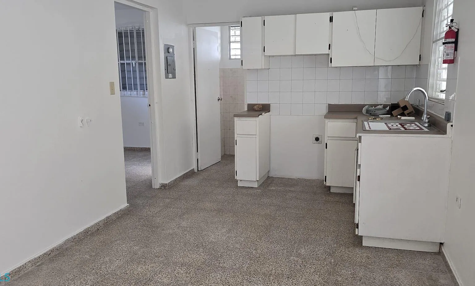 1 bed, 1.0 bath, 400 sqft, $695 — Photo 3