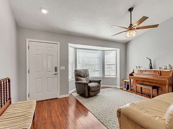 5th image of 5943 Genoa Ln