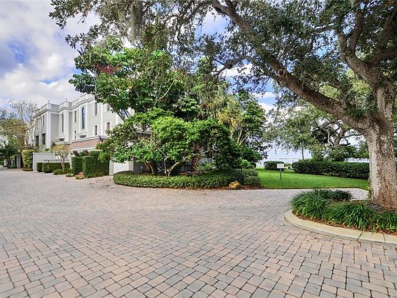 4th image of 5010 Bayshore Blvd Unit 11