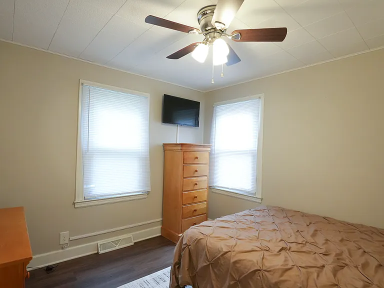72 Sherwood Ave — Photo 15